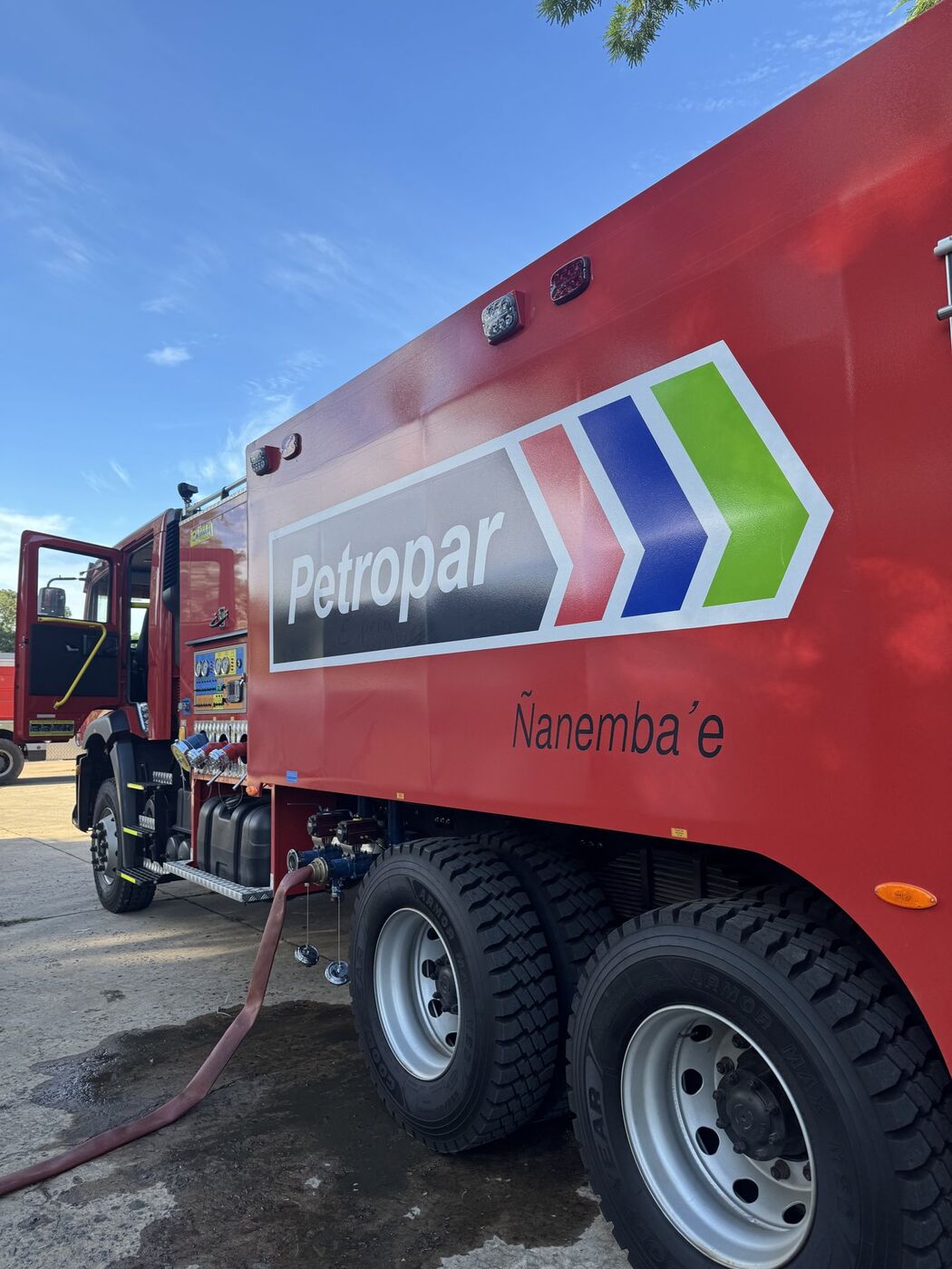 Camión autobomba de PETROPAR provisto por EDELSUR
