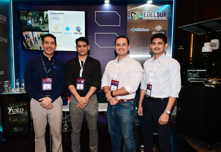 Equipo de EDELSUR en el stand de NAVEGISTIC